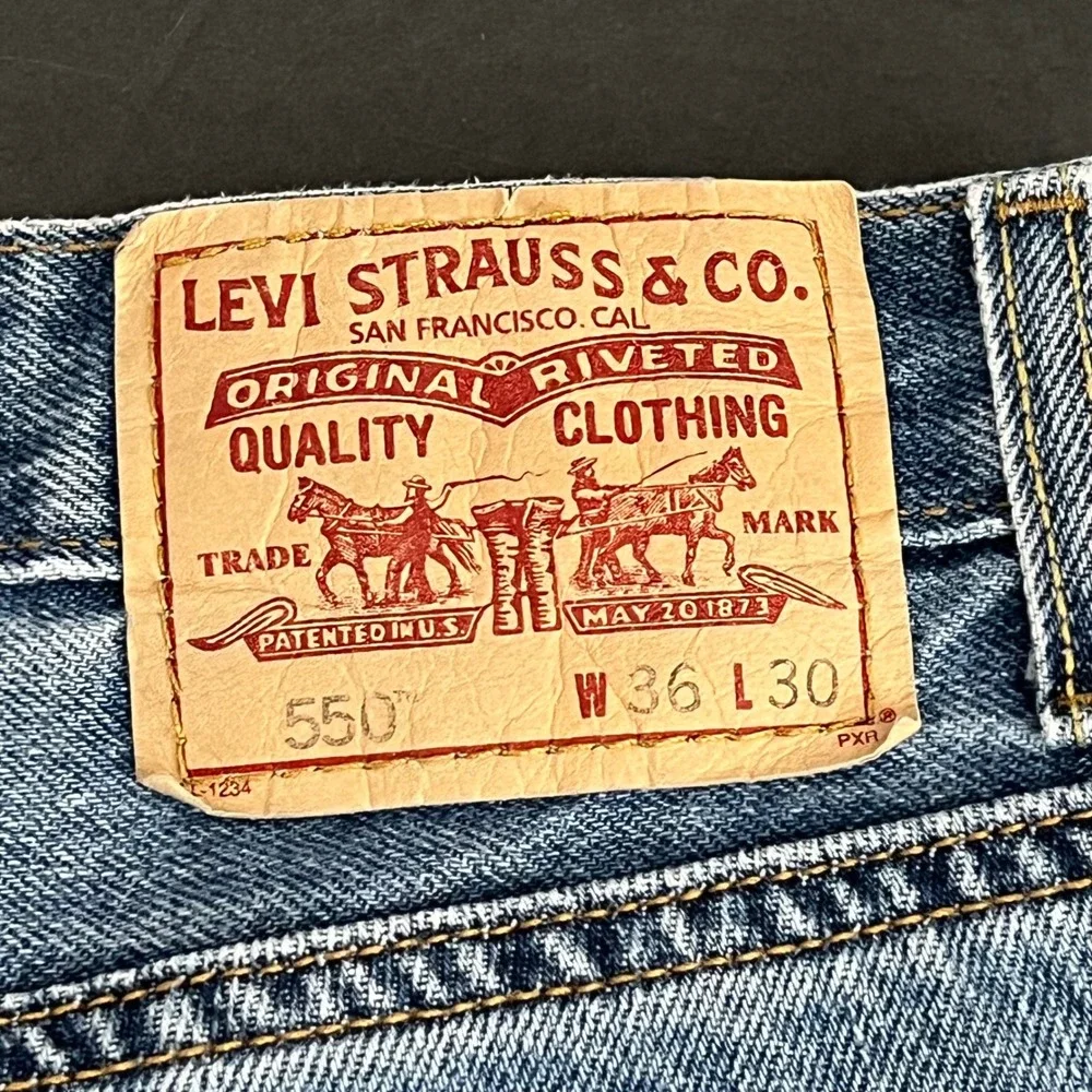 Levis 550 Relaxed Fit Tapered Leg Jeans Mens 36x30 Actual 36x29 Medium Wash Blue